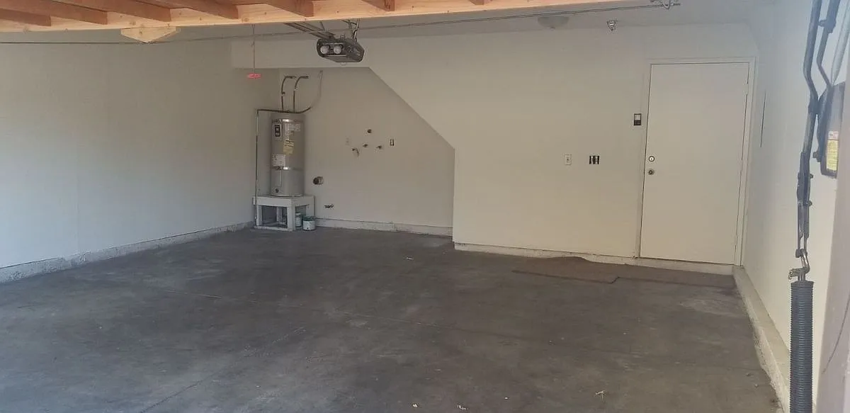 3 bed, 1.5 bath, 1150 sqft, $3,300 — Photo 2