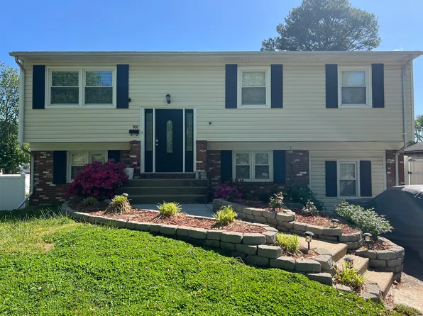 900 Lamplight Ln, Virginia Beach, VA 23452