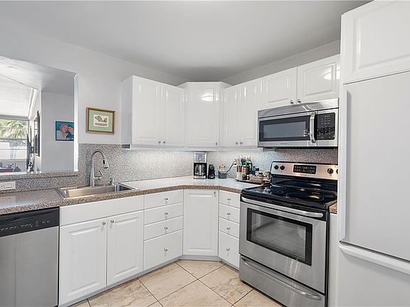 3rd image of 1170 N Federal Highway #509