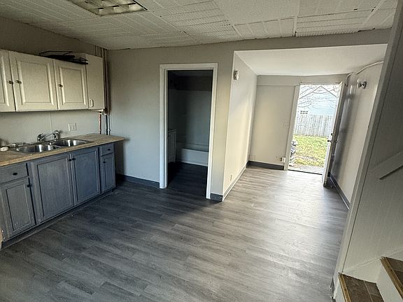 3rd image of 559 Tonawanda St #2