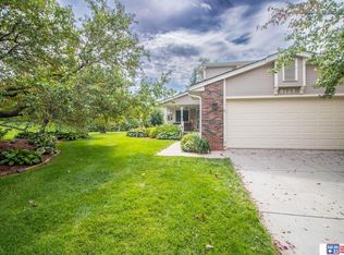 8125 Hickory Ln, Lincoln, NE 68510