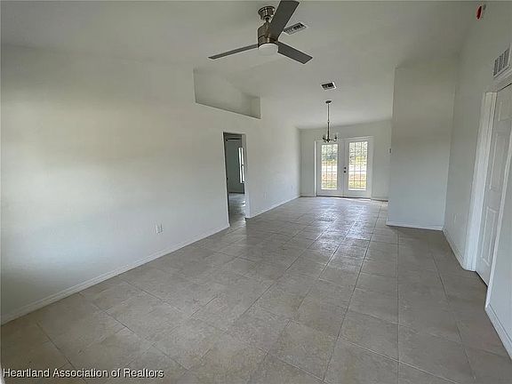 3rd image of 602 Avalon Ln