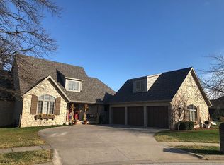 3253 W Knob Hill St, Springfield, MO 65810