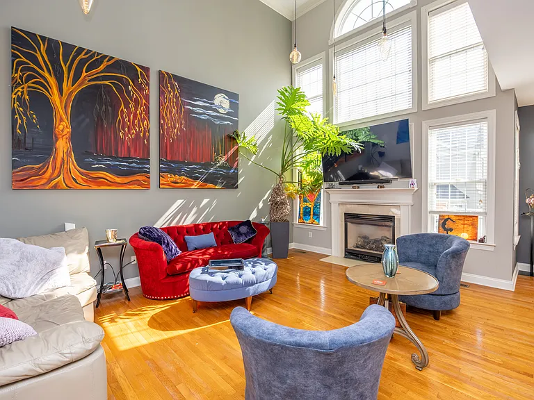 225 Holcombe Way — Photo 4
