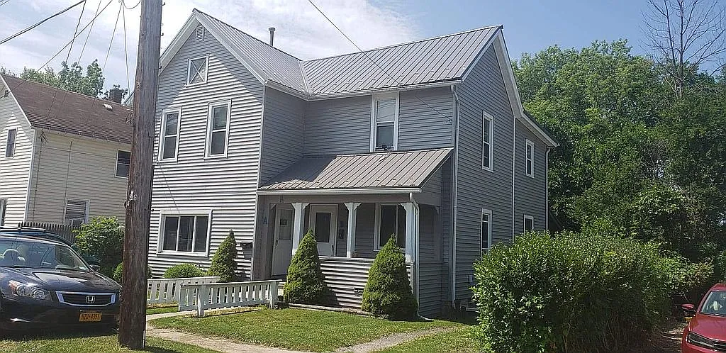 16 Hickory St photo 1