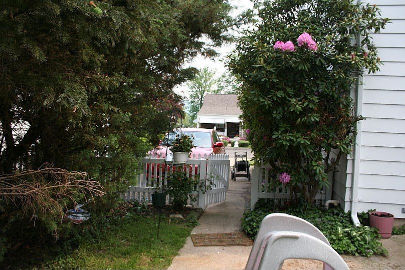 2nd image of 551 Woodland Ave