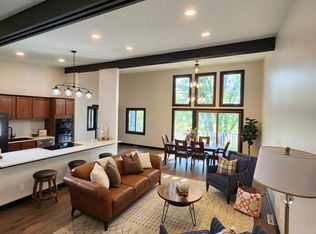 575 4th St SW, Plainview, MN 55964