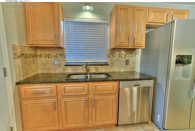 6 bed, 2400 sqft, $3,495 — Photo 2