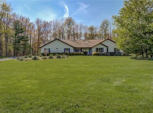 2864 Camelot Ct, Willoughby Hills, OH 44092