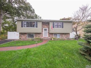 260 Manhattan Ave, West Babylon, NY 11704