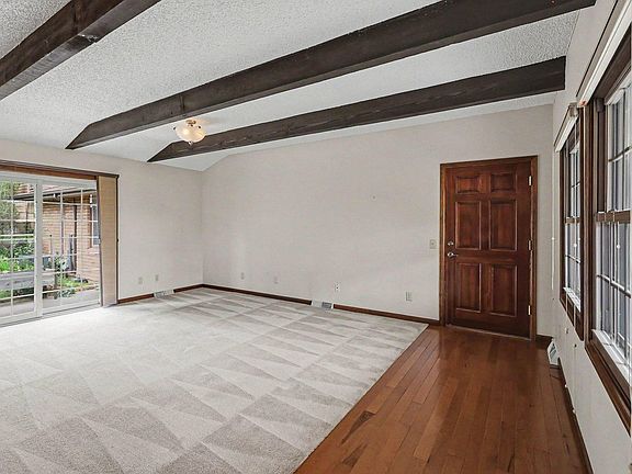 4th image of 3105 Grand View Dr