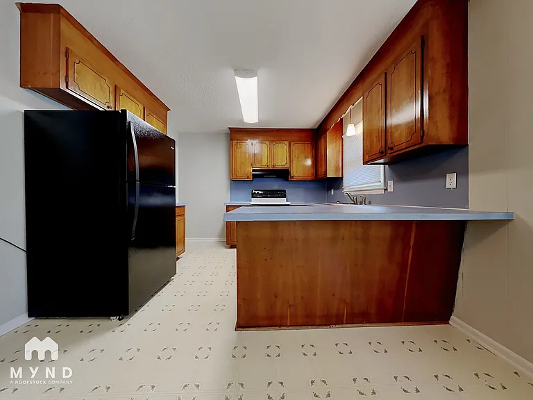 221 Tanglewood Dr — Photo 3