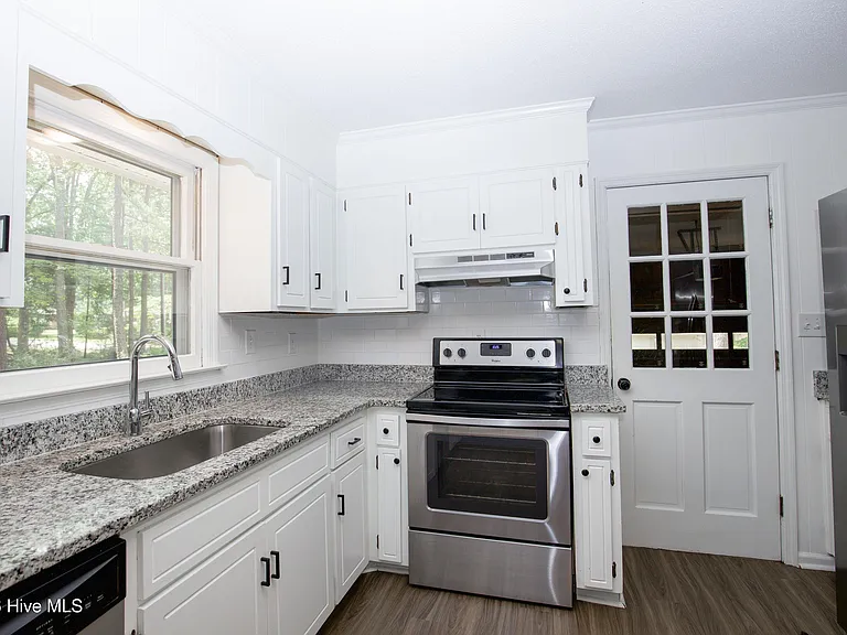 901 Glendale Dr — Photo 8