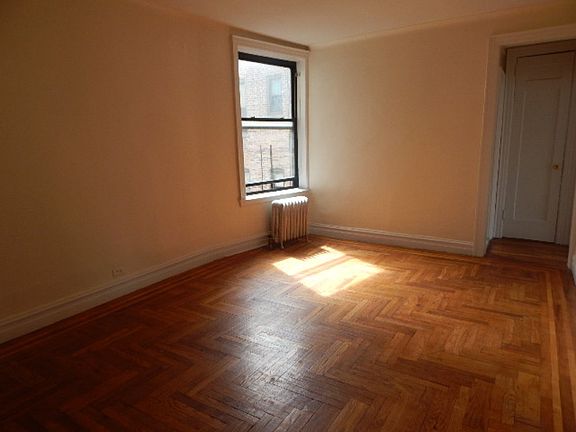2nd image of 36 Bedford Park Blvd E APT 2d