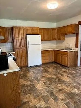 1537 N Main St — Photo 5