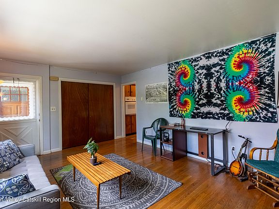 4th image of 16 Mohonk Avenue