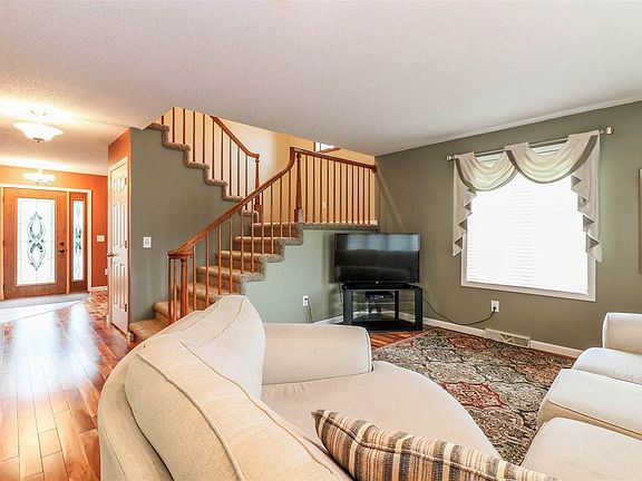 3rd image of 2304 N Lincoln Ave