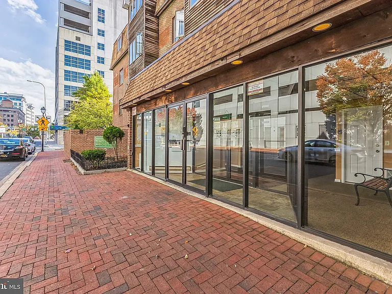 1025 N Madison St #105 — Photo 7