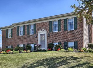 300 Heritage Dr, New Holland, PA 17557