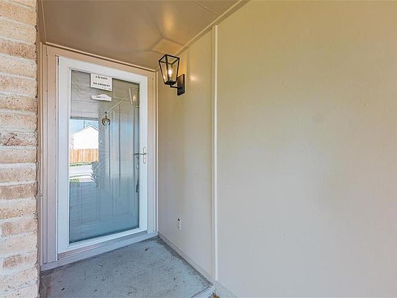 3rd image of 330 Tara Plantation Dr