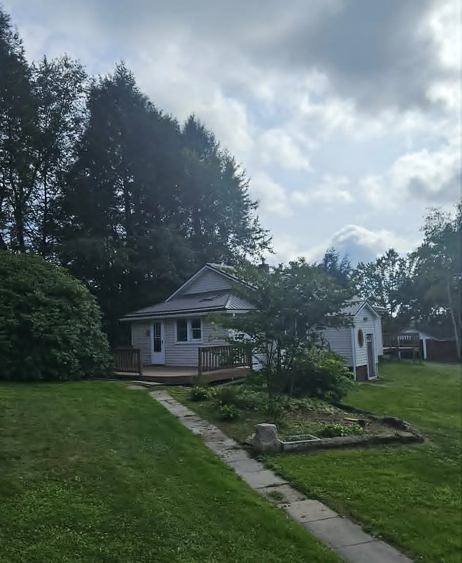 2 bed, $870 — Photo 1