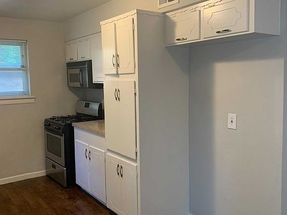 5th image of 826 E Celeste Dr