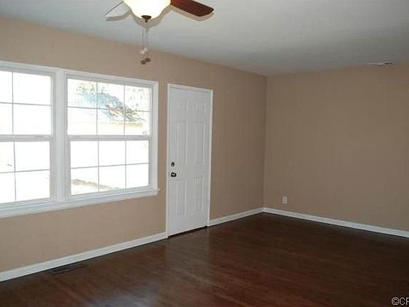 4th image of 1334 College Ave