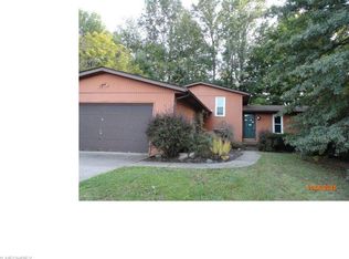 8148 Clover Ln, Garrettsville, OH 44231