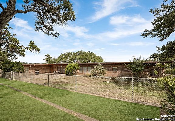 3rd image of 27320 Us Highway 281 N