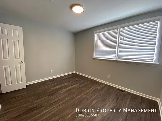 1821 Thomas St — Photo 7