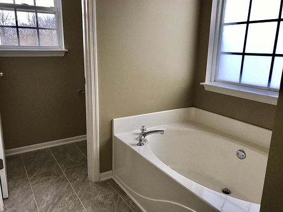 5th image of 700 Settlers Ct