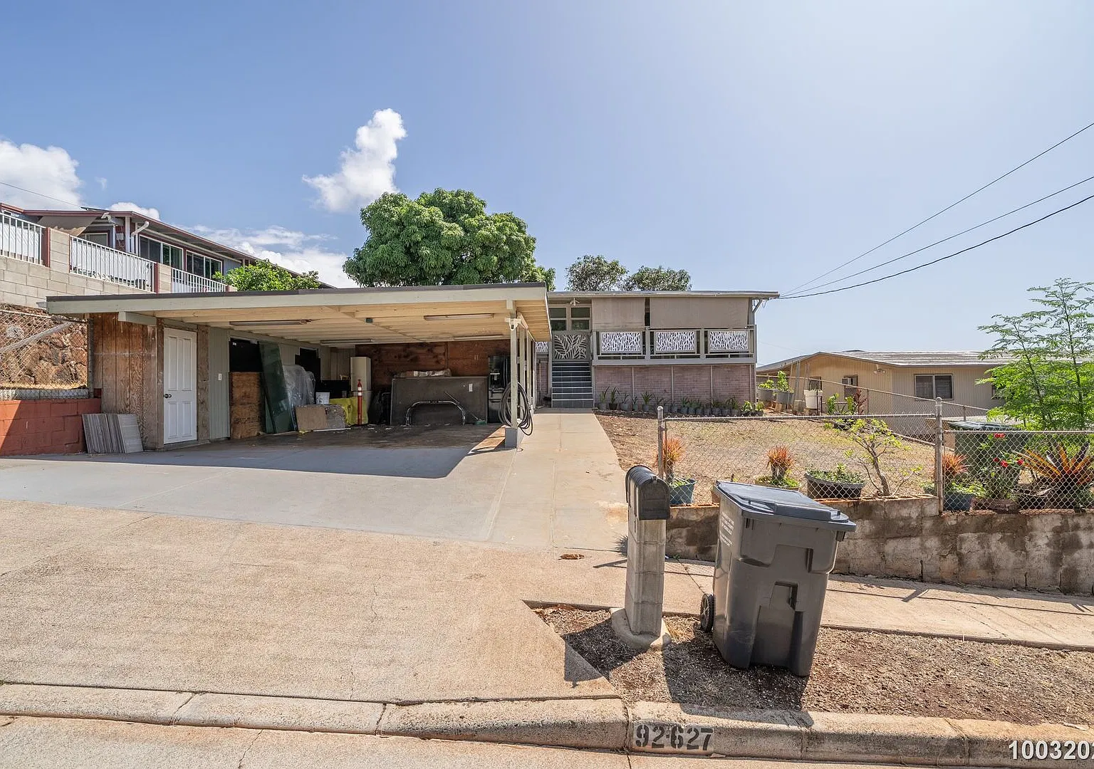Bright and Updated 4BR/2BA Single Family Home in Makakilo (Kapolei) — Photo 1