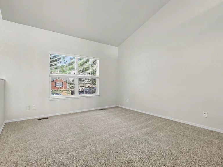 1430 Tamarisk Dr — Photo 5