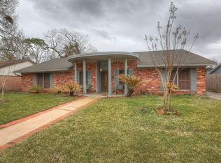 313 Winding Rd, Friendswood, TX 77546