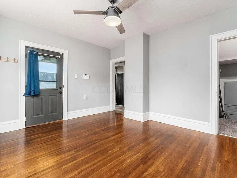 2339 Summit St — Photo 7