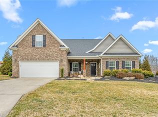 3305 Waterford Glen Ln, Clemmons, NC 27012