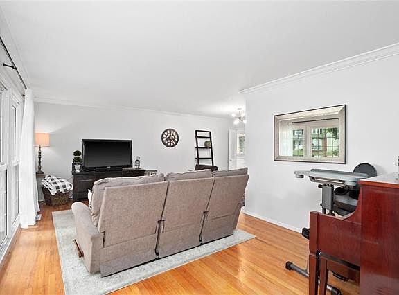 5th image of 11734 Holly Springs Dr