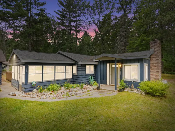 3985 E Higgins Lake Dr, Roscommon, MI 48653