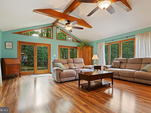 3rd image of 2022 Floral Dr