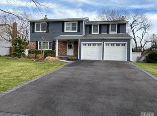 5 Garvey Dr, Hauppauge, NY 11788