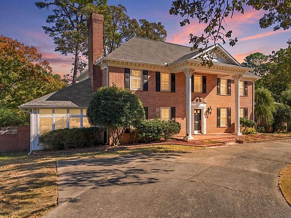 3rd image of 2609 N Rodney Parham Rd