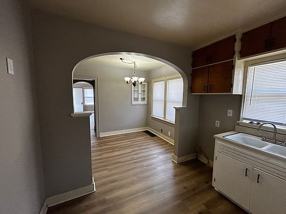 5th image of 607 E Forrest Hill Ave
