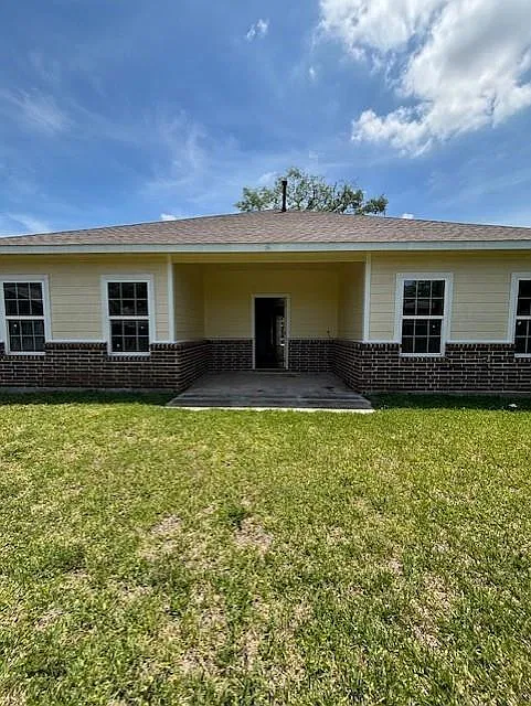 3 bed, 2.0 bath, 1312 sqft, $1,700 — Photo 2