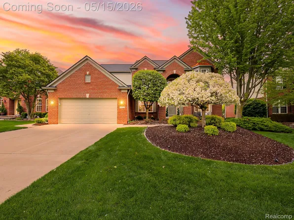 49133 Running Trout Ln, Northville, MI 48168