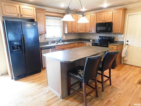 3rd image of 1002 W Taylor Ln