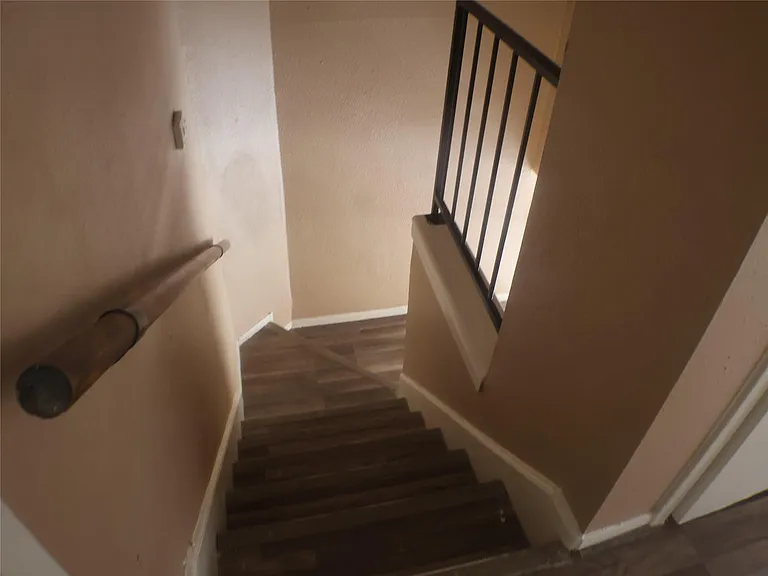 7700 Creekbend Dr #33 — Photo 14