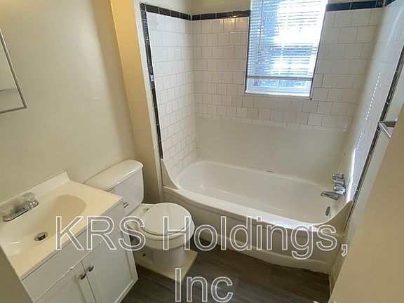 5th image of 1708 Chicago Ave