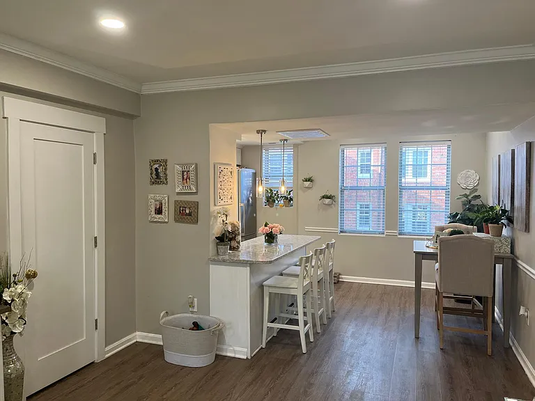 1812 N Queens Ln #217 — Photo 4