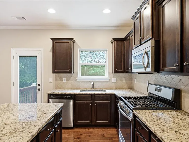 1268 Mitford Ln — Photo 10