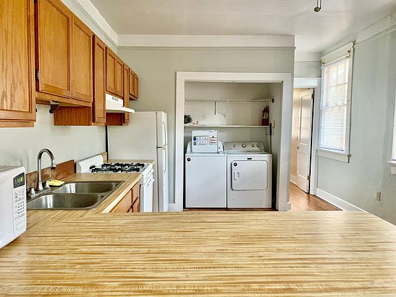 4th image of 2502 Broadway St